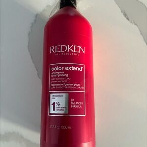 NWT Redken Color Extend Shampoo in Vibrant Red